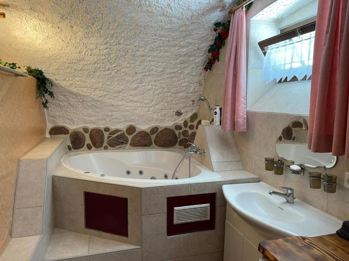 Casa Job - Gasthaus - Sauna, Whirlpool - Trun Номер фото